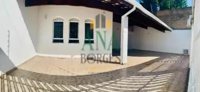 Casa de 03 dormitórios no Éden