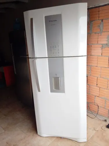 ? Geladeira Electrolux fros freee funcionando perfeitamente com garantia ?