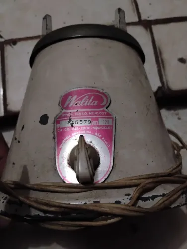 Antigo motor de liquidificador Walita vintage não funciona apenas para restauro ou adorno
