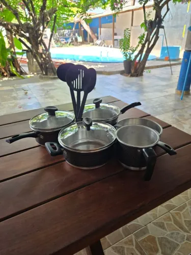KIT/CONJUNTO DE 5 PANELAS + 3 UTENSÍLIOS