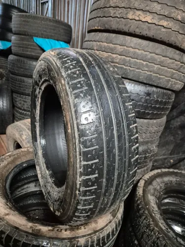 Pneu 215/65/16 de carga Pirelli