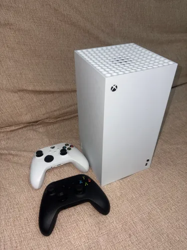 XBOX SÉRIES X COM DOIS CONTROLES 
