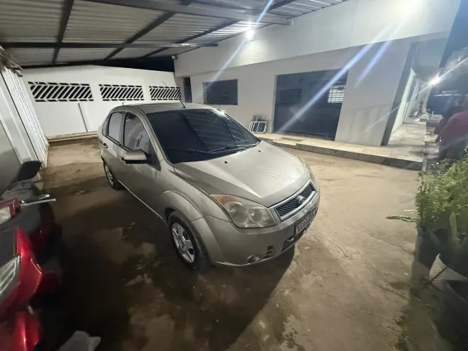 Ford Fiesta Sedan 1.0 8V Flex 4P 2008