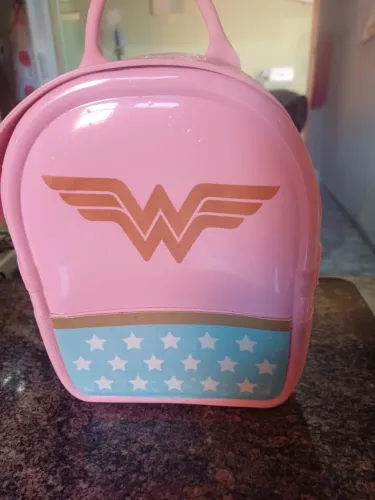 Bolsa infantil cada uma por 20 reais e a sandália 50.reais