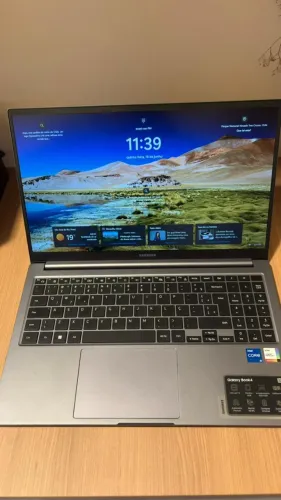 Samsung Galaxy Book4 i5 16GB SSD 512GB Estado de Novo