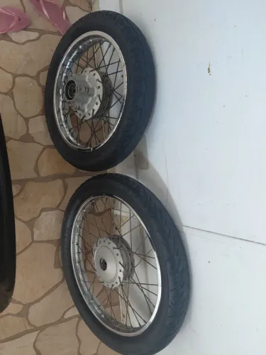 Roda de ferro pneus 