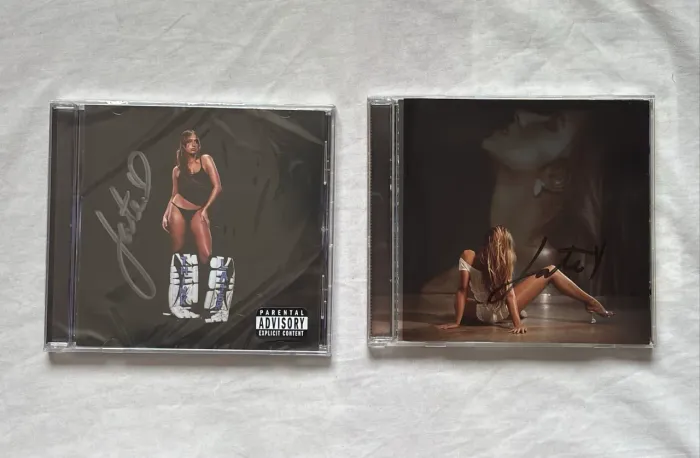 Combo CDs Autografados Tate McRae Think Later e So Close To What