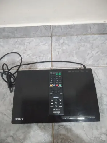 Blu-ray player Sony com controle remoto