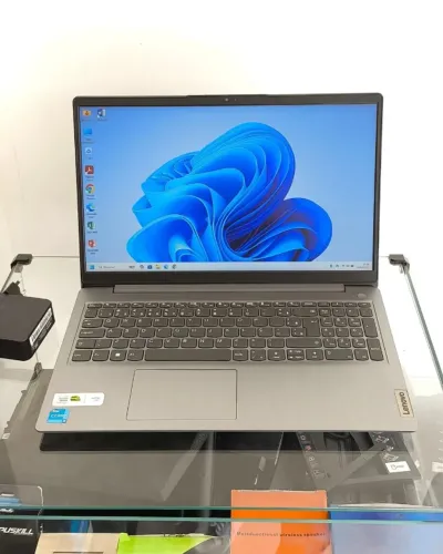 Lenovo IdeaPad 3 15ITL6 Notebook i3 11ª Geração 8GB RAM SSD 256GB NVMe Full HD 15,6"
