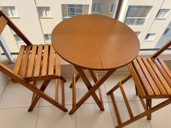 Mesa bistrô com 2 cadeiras
