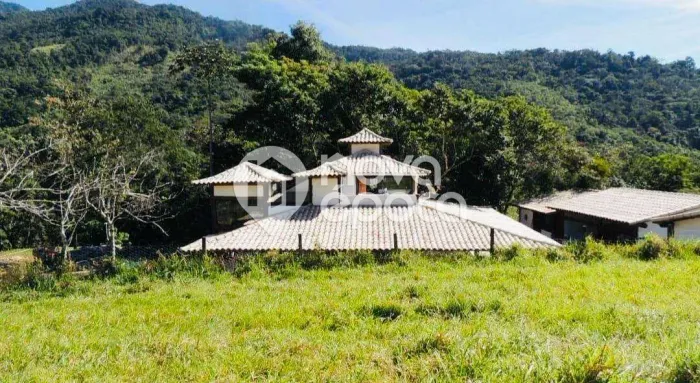 Bairro 750 | Casa 3 quartos, sendo 1 suite