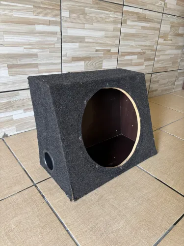 Caixa acústica trapezoidal para subwoofer de 15?.