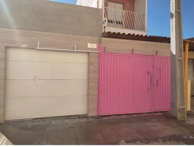 Vendo casa com 1° andar