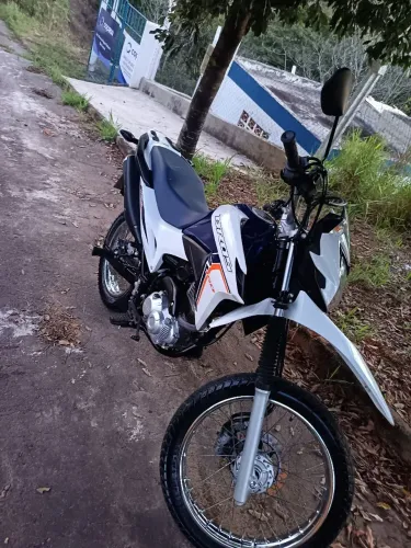 Vendo bros 160 ano 2024 muito nova pouco rodada