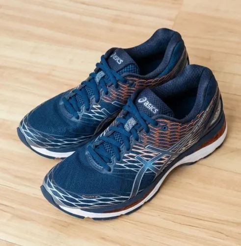 Tênis Asics azul Nimbus gel 18