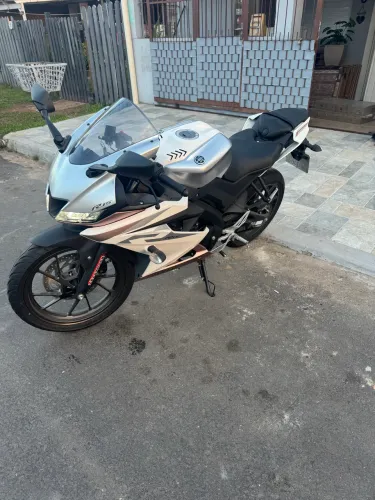 Vendo Yamaha R15 baixo km