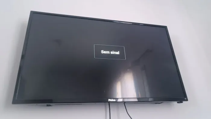 Televisão Philco 40 polegadas (com pequeno defeito)