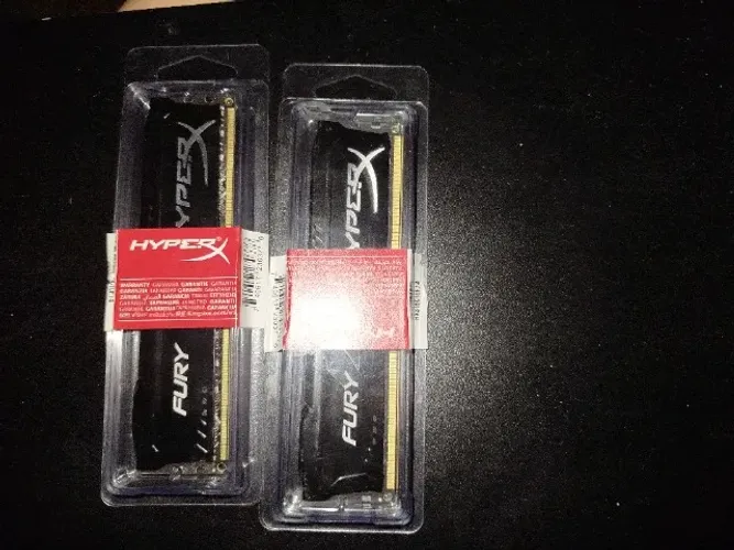 2x pentes de memória ram DDR3 4gb Fury HyperX. Abertas mas nunca usadas