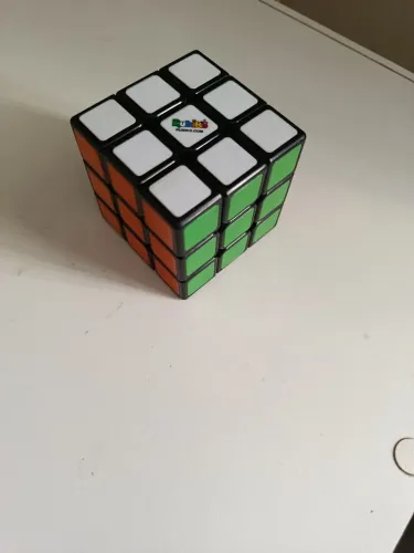Cubo Mágico Semi Profissional da Marca Rubiks