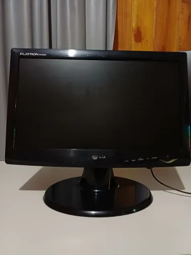 Monitor LCD widescreen 15,6 polegadas LG Flatron W1643C.