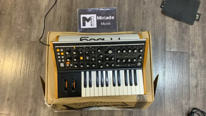 Moog SUB 25 