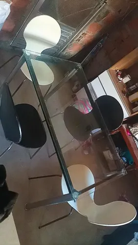 Mesa de vidro e inox completa