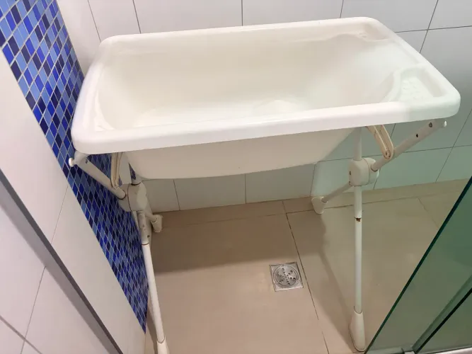 Banheira infantil com suporte
