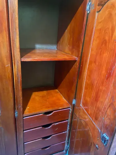 Vendo Guarda Roupa de madeira