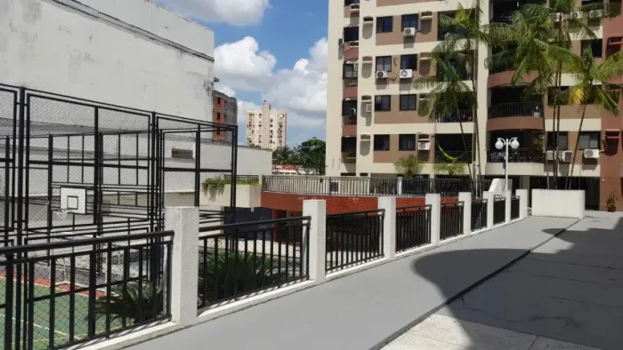 Excelente Apartamento de 3 Quartos (1 Suíte) no Edifício Torre de Bolonha - Nazaré