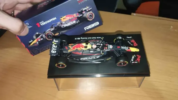 Carro F1 RedBull RB19 corridas