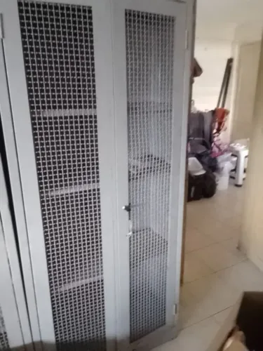 Armário de ferro com duas portas