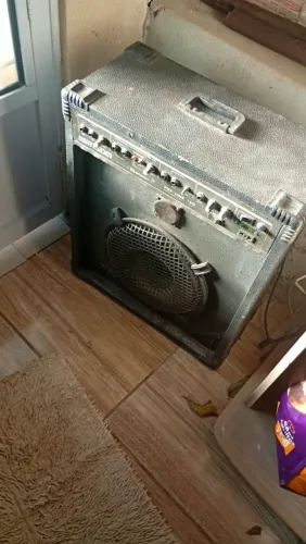Caixa de som amplificada