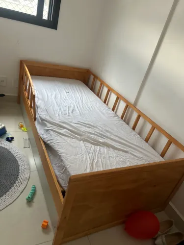 Cama infantil de madeira
