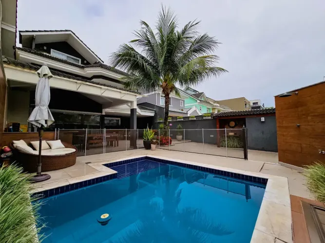 Casa duplex para venda no condomínio Sand Lake no Recreio dos Bandeirantes com 276m² e 4 s