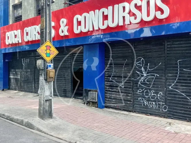 Prédio comercial duplex com excelente estrutura e recepção ampla. Dispõe de 07 salas comer