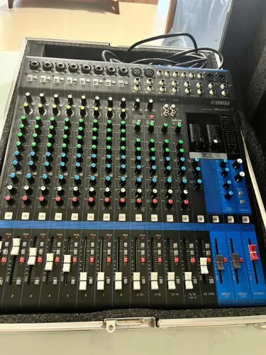 Mesa de som Yamaha 
