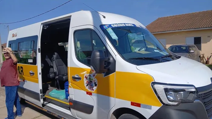 Van nova escolar só pegar e trabalhar