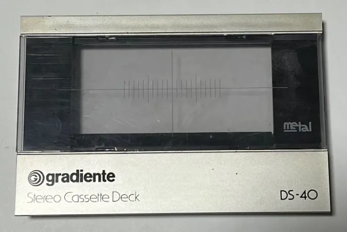 Tape Deck Gradiente DS-40 - Porta do Compartimento de Fita