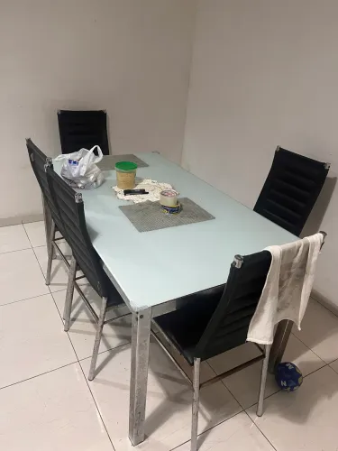 Vende-se mesa