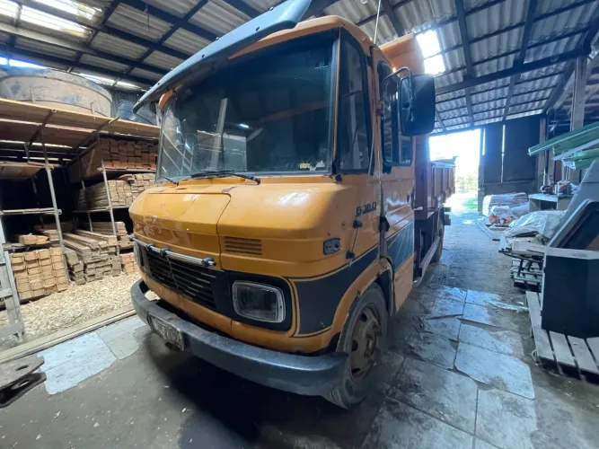 Caminhão 608 Basculante