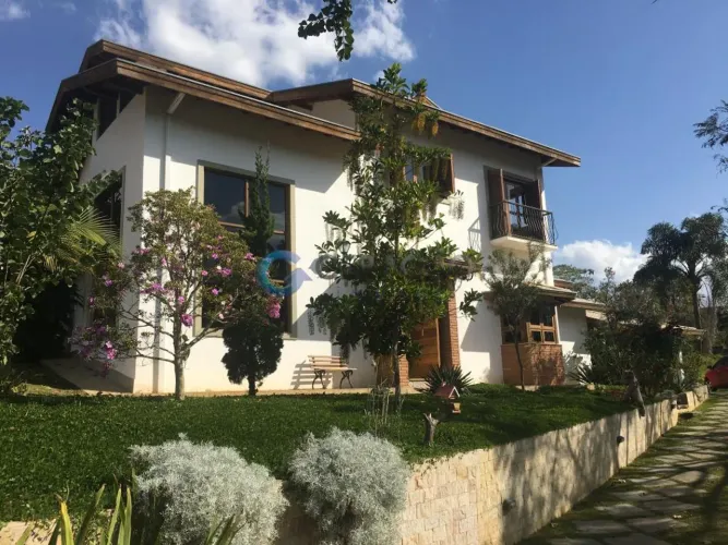 Casa em condomínio com 366 m² de construção e terreno de 1.511 m² - Recanto Santa Bárbara