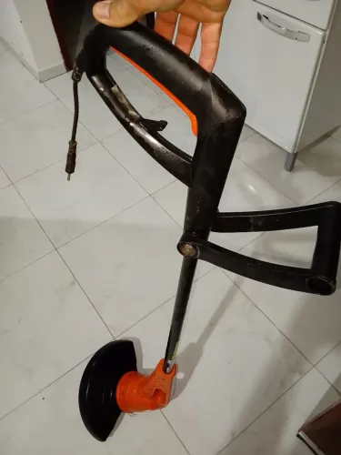 Máquina de cortar grama
