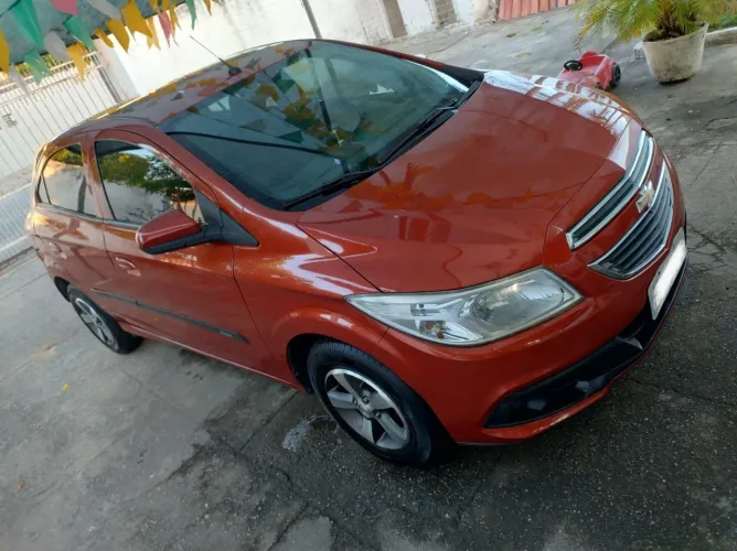 Chevrolet Onix Hatch LT 1.0 8V Flex Power Mec. 4P 2013