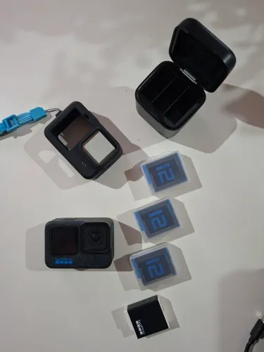 GoPro Hero 12 (praticamente nova)