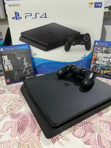 Playstation 4 Slim 1 TB + 3 jogos.