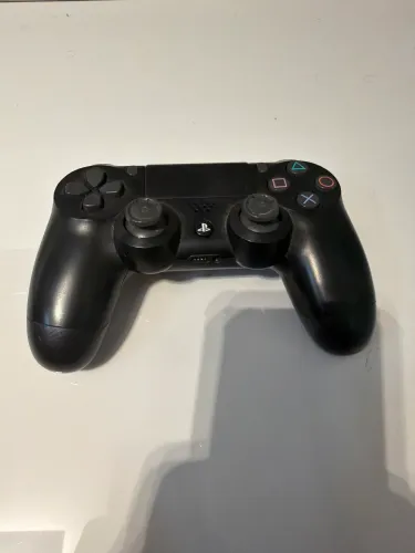 Vendo controle de ps4 usado, sem o R2 funcionando 