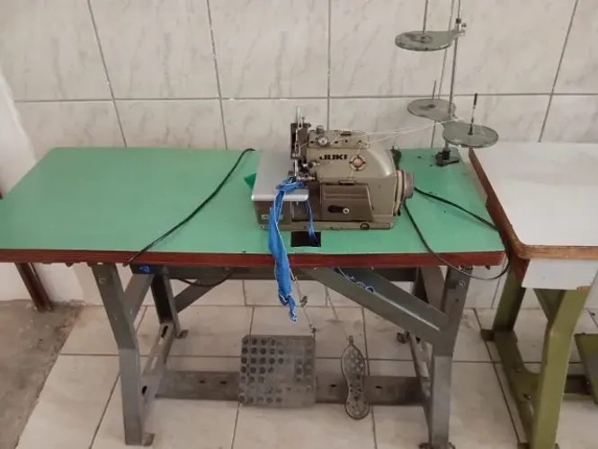 Maquina de Costura Overlock Juki
