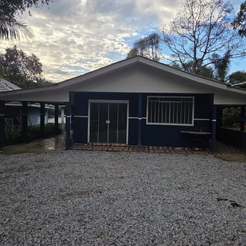 Alugo casa em chácara 