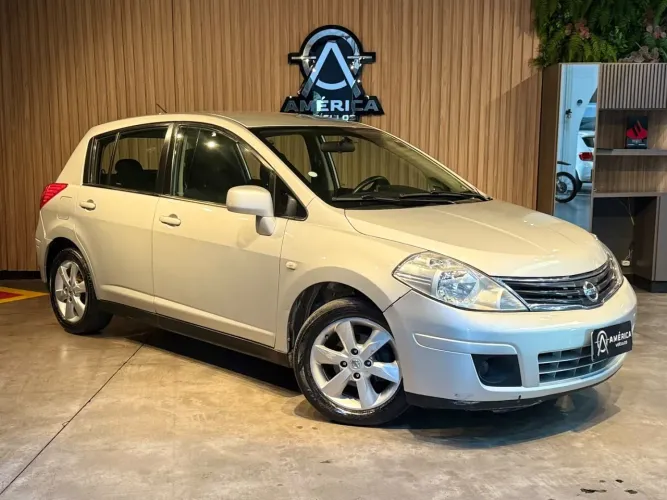 Nissan Tiida S 1.8/1.8 Flex 16V Mec. 2012