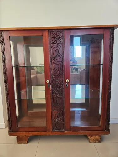 Cristaleira colonial entalhada em madeira maciça peça de antiquário